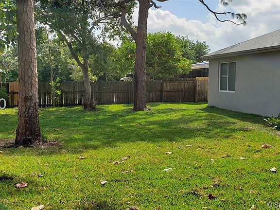 3rd image of 620 E Campus Cir