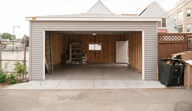 3835 N Western Ave — Photo 25