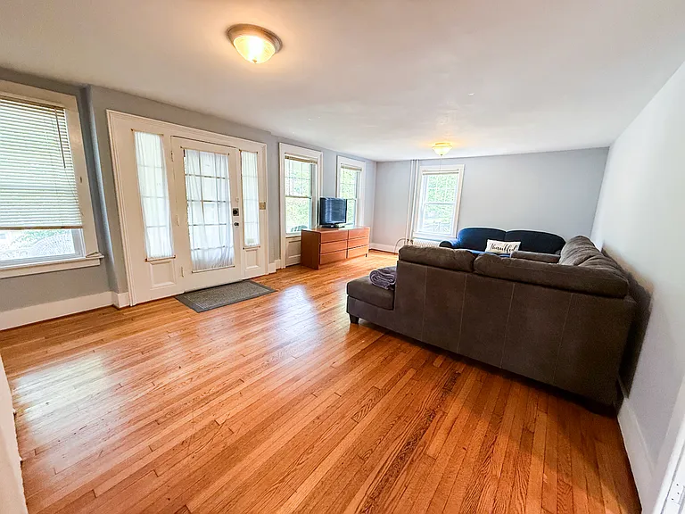 327 Pleasant St #1 — Photo 7