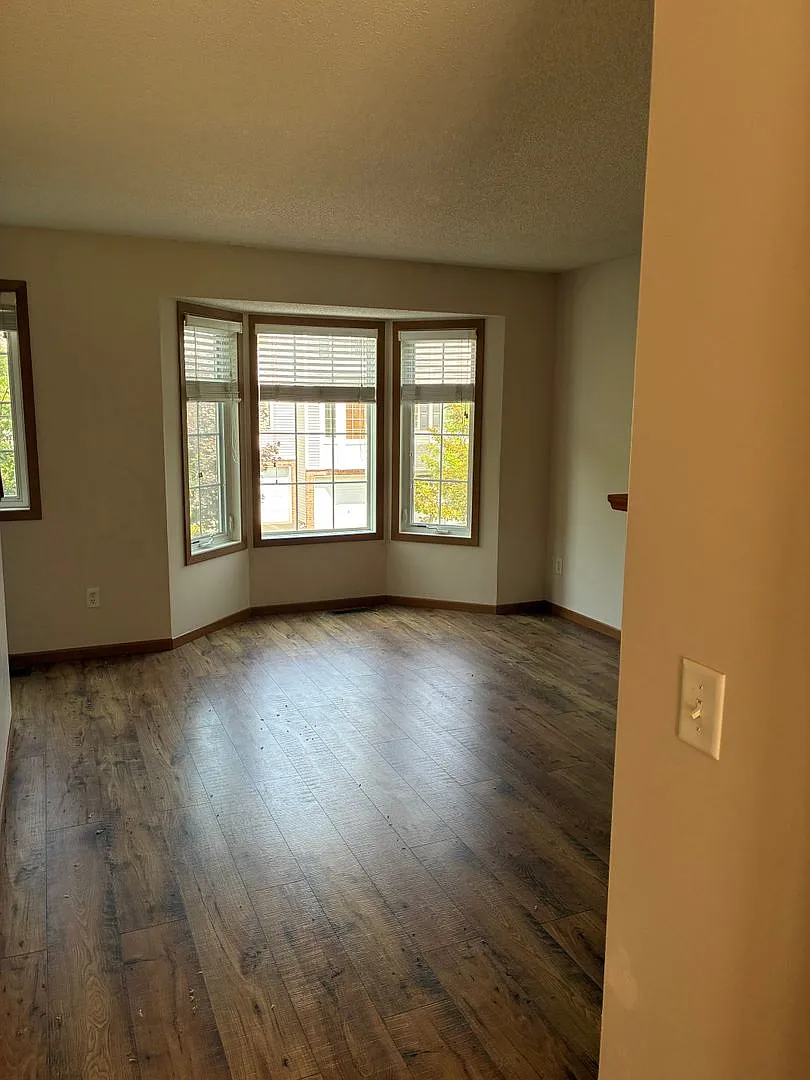 Chanhassen Townhouse - 2 bed & 1.5 Ba — Photo 4