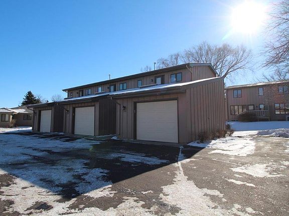 2nd image of 1216 Woodley St E