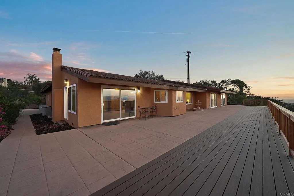 4 bed, 3433 sqft, $6,100 — Photo 1