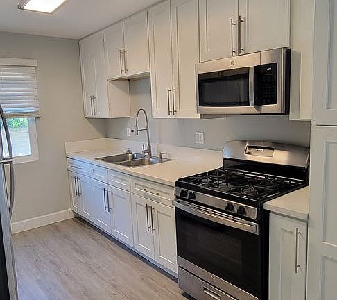2nd image of 1919 Mission Ave #1921