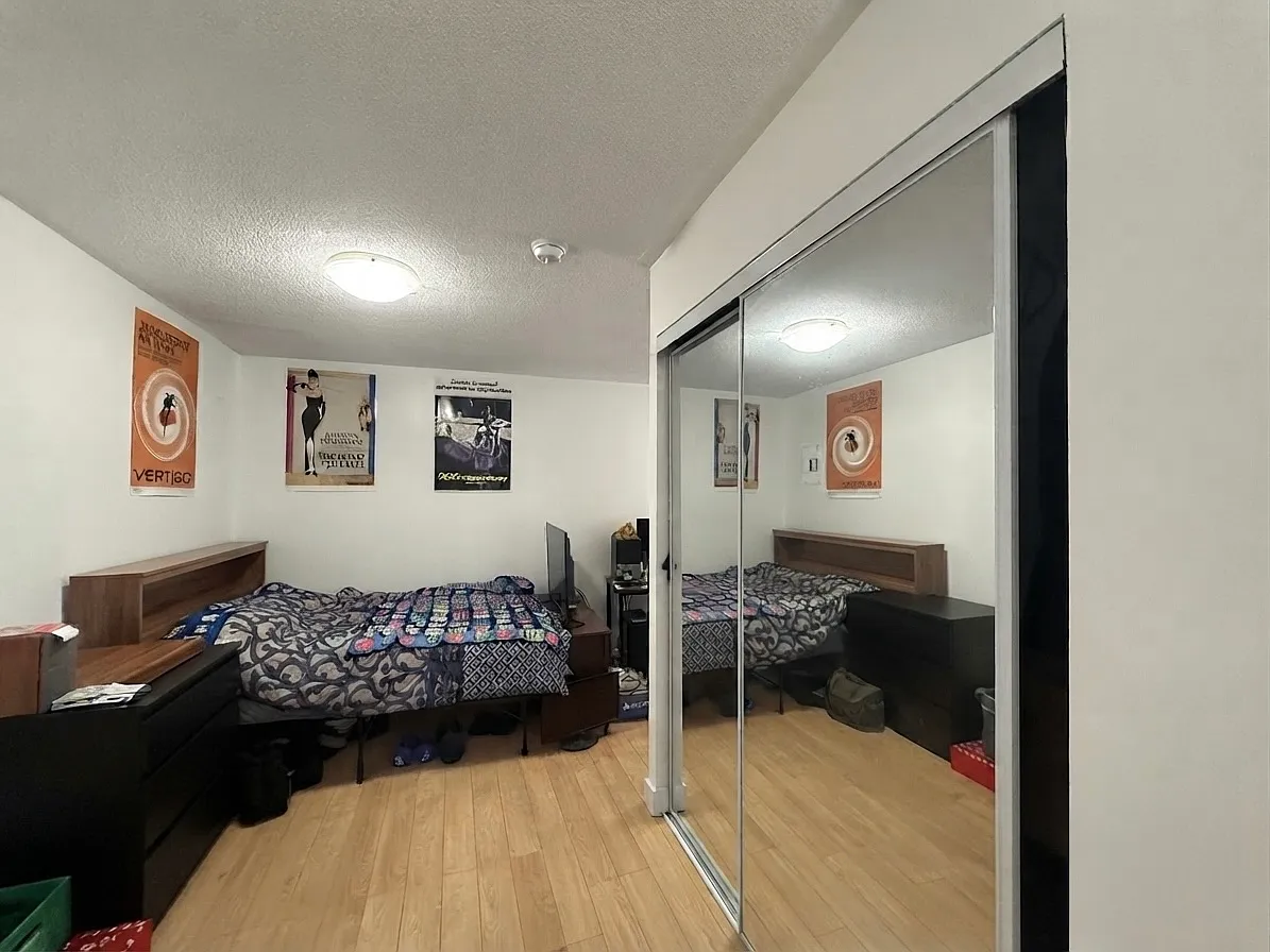 249 Logan Ave - Studio — Photo 3