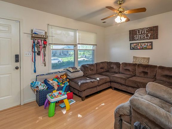3rd image of 213 Lauren Dr