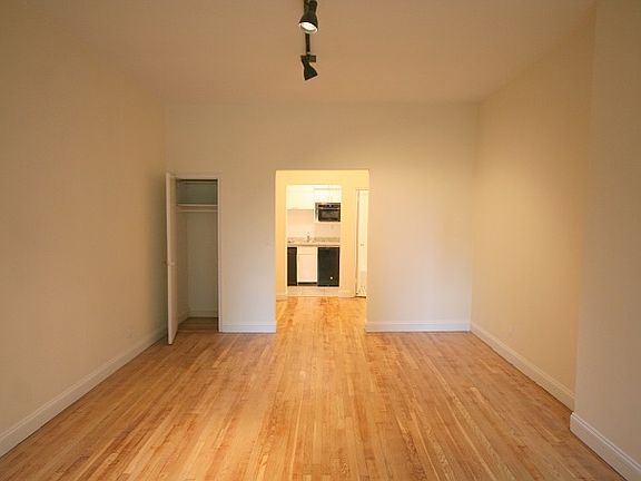 4th image of 206 E 70th St APT 3B