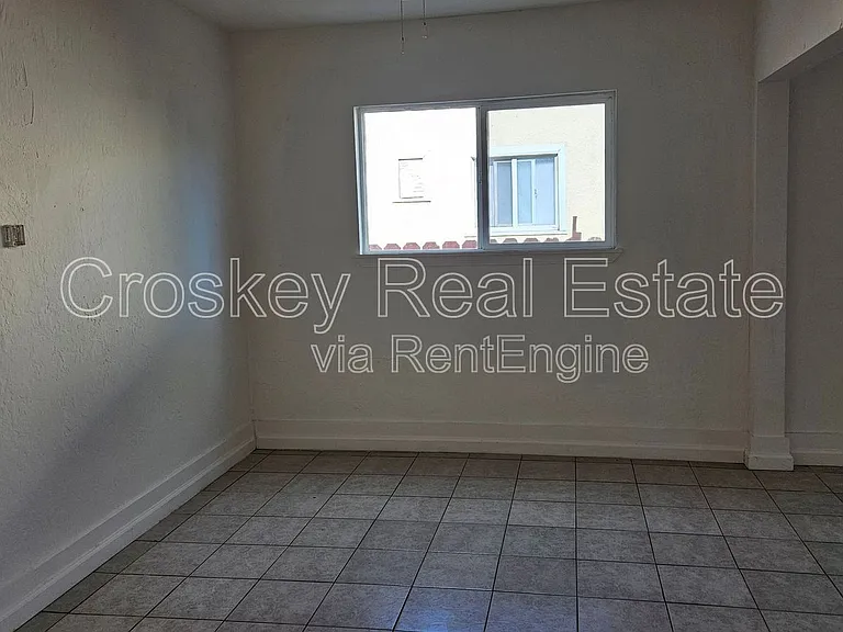 126 W 10th St — Photo 5