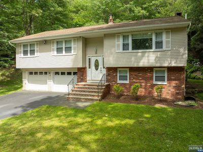 28 Hilo Ter W, Newfoundland, NJ, 07435