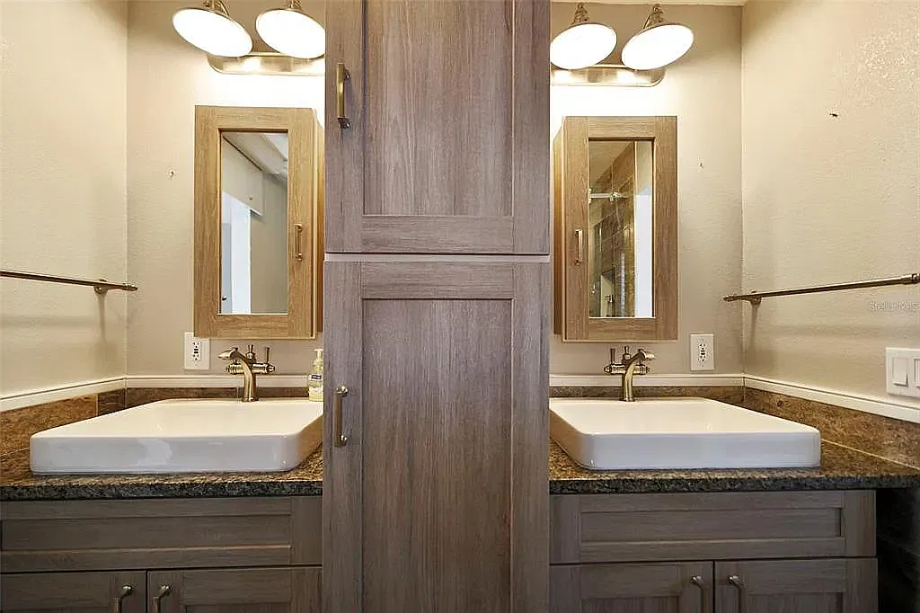 6 bed, 1894 sqft, $950 — Photo 4