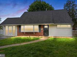 9 Queensbridge Rd, Levittown, PA 19057