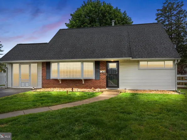 9 Queensbridge Rd, Levittown, PA 19057