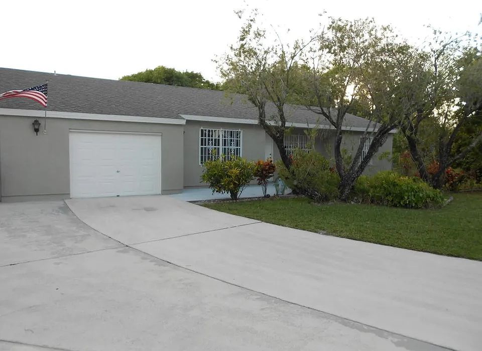 1st image of 2201 SE West Blackwell Dr