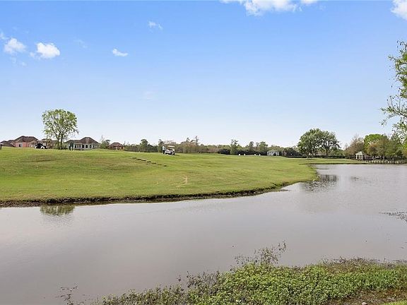 5th image of 19 Fairway Oaks Dr