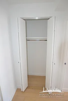 Rented by Manhattan Realty Group | media 27