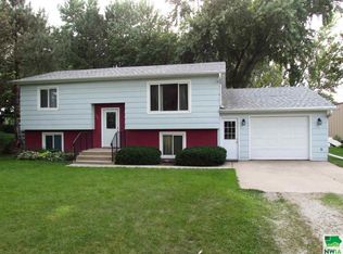 1408 2nd St, Onawa, IA 51040