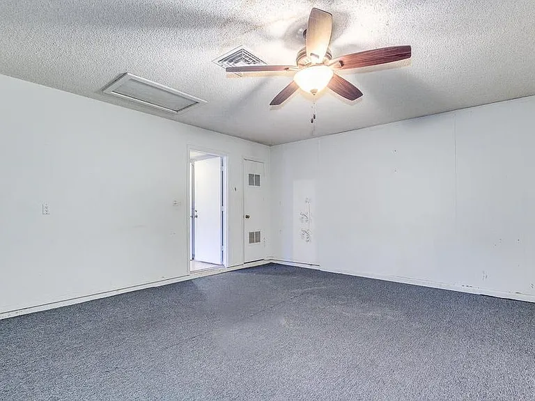 2439 E Del Rio Dr — Photo 25