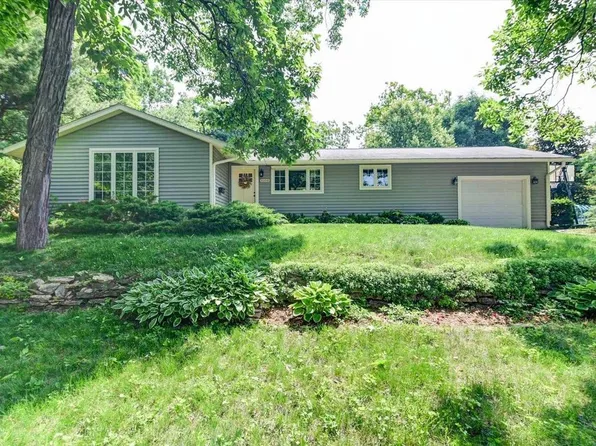 6106 Gateway Green, Monona, WI 53716