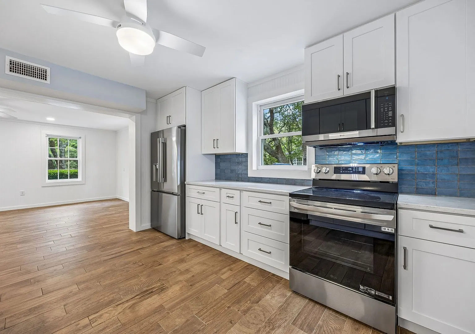 Newly Remodeled Beachside Home Walk to the Ocean — Photo 1