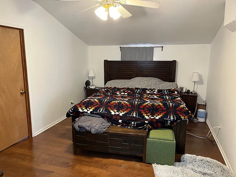 2114 W Melrose St — Photo 28