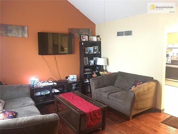 3rd image of 14700 Pine View Dr