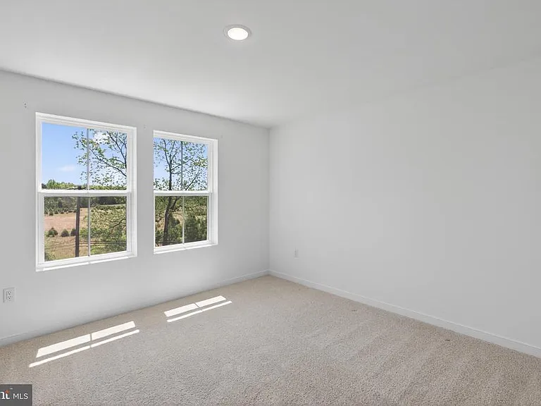 73 Basswood St — Photo 18