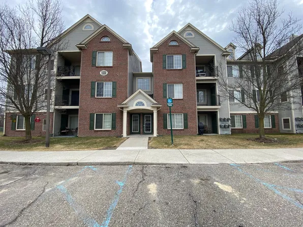 14306 Pinehurst Ln, Grand Blanc, MI 48439