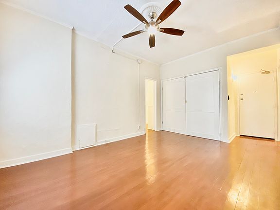 2nd image of 842 S Hobart Blvd #207