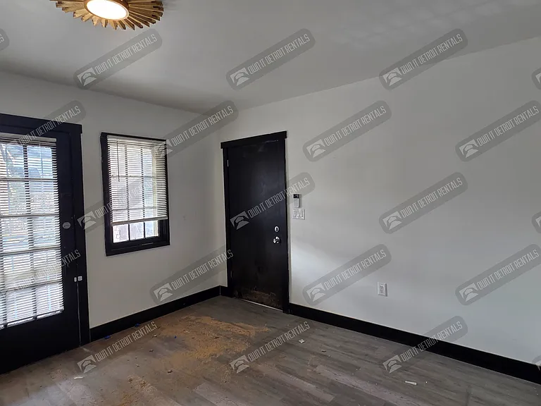 2982 Vicksburg St — Photo 3