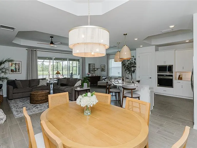 5453 Pikewood Ct — Photo 8