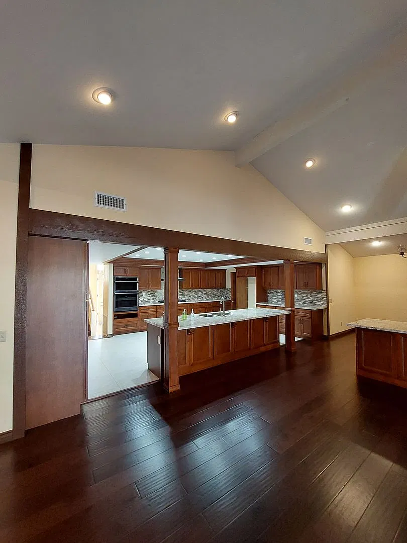 Gorgeous 4 bedroom 2.5 bath home — Photo 4