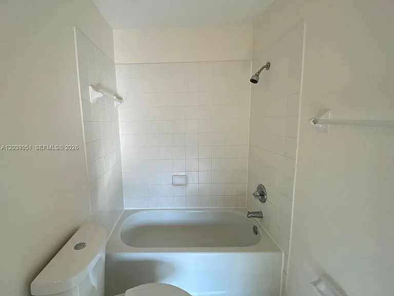 930 NE 34th Ave #202 — Photo 28