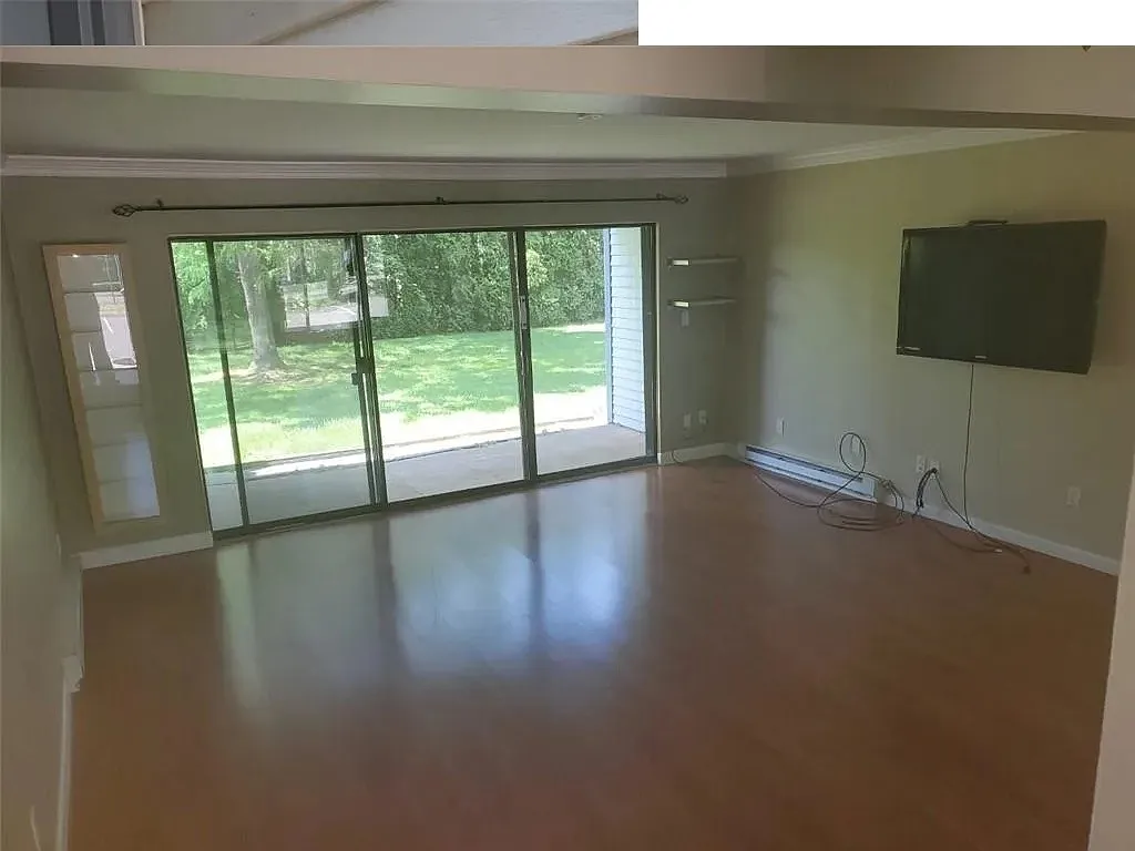 2 bed, 1036 sqft, $2,100 — Photo 4