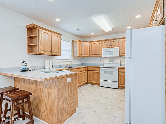 2nd image of 465 Helmwood Cir