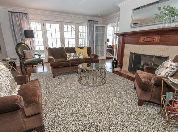 4th image of 4890 N Lake Dr