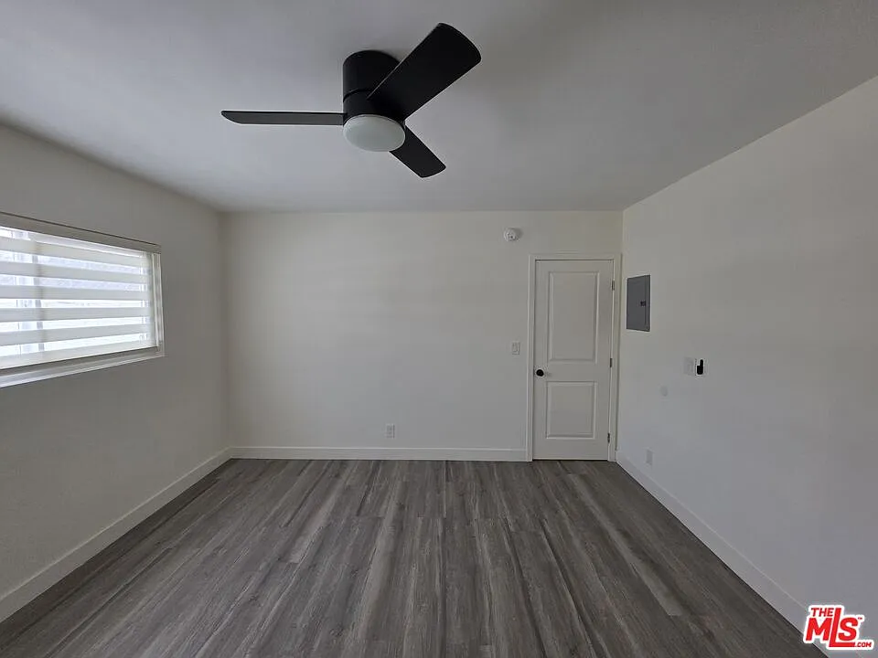 2 bed, 2.0 bath, 950 sqft, $3,250 — Photo 3
