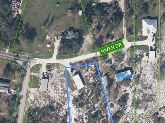 4th image of 305 River Dr