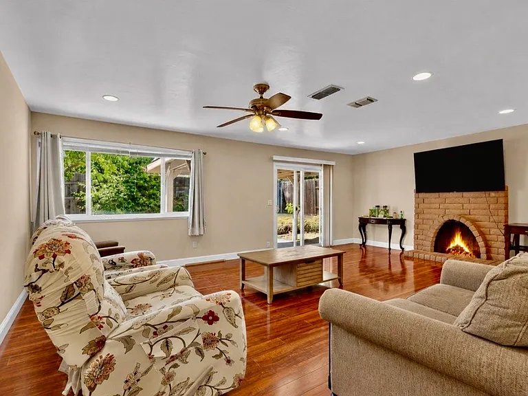 4073 Farmer Way — Photo 4