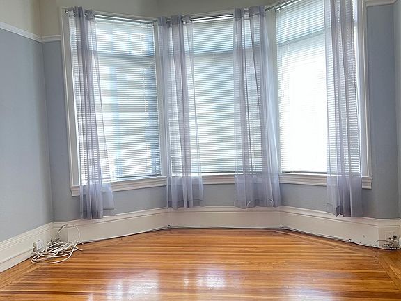 2nd image of 3151 Franklin St #5