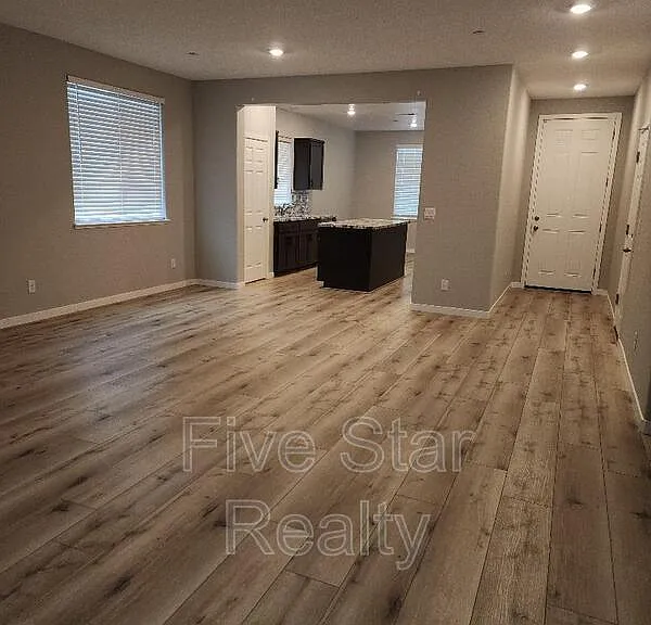 2203 Woodlet St — Photo 7