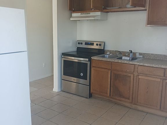 4th image of 4950 Longfellow Dr