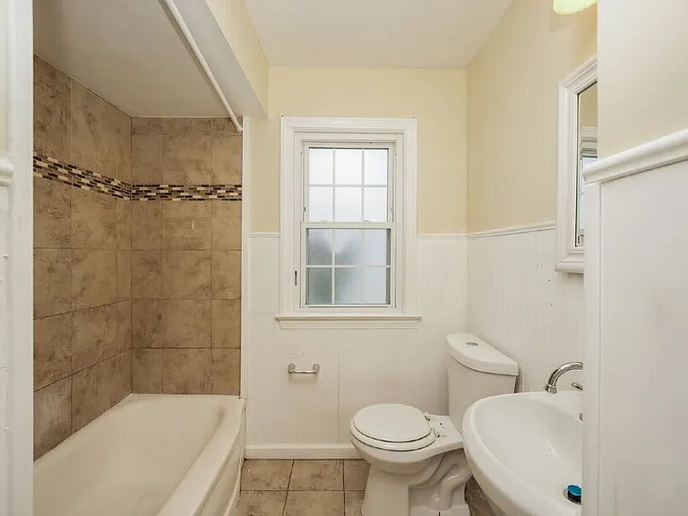 18308 Edinboro Ave — Photo 8