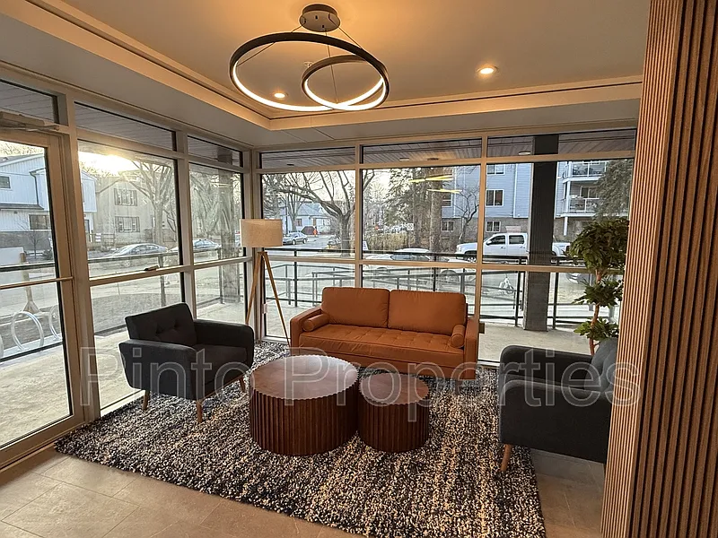 Studio, 1.0 bath, 400 sqft, $900 — Photo 2
