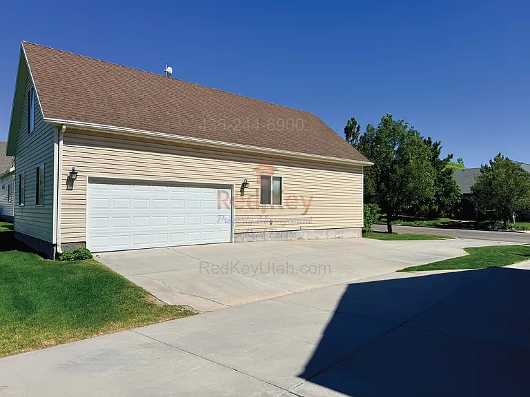 117 E 1910 N — Photo 22