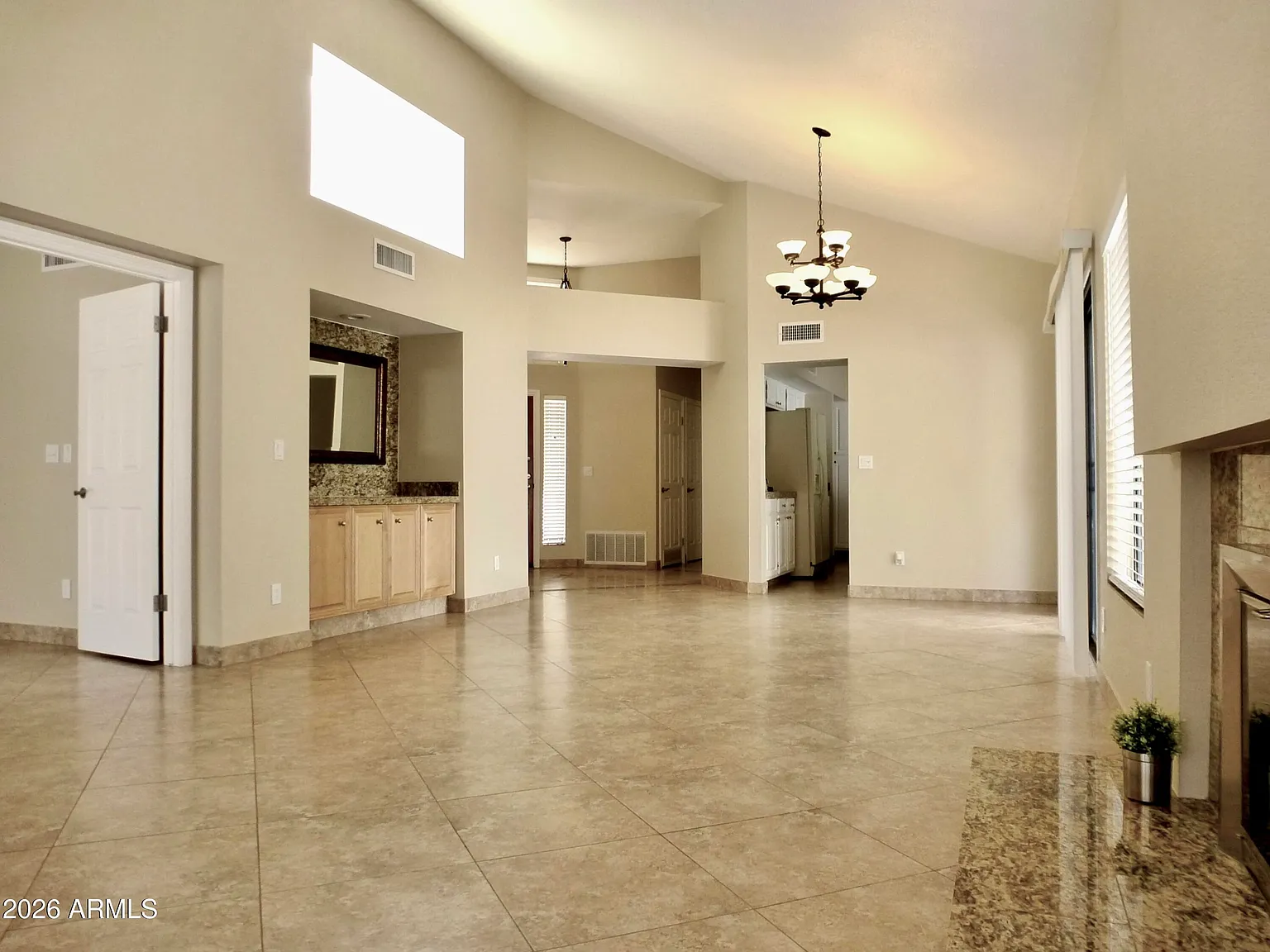 3 bed, 2.0 bath, 1900 sqft, $3,450 — Photo 3