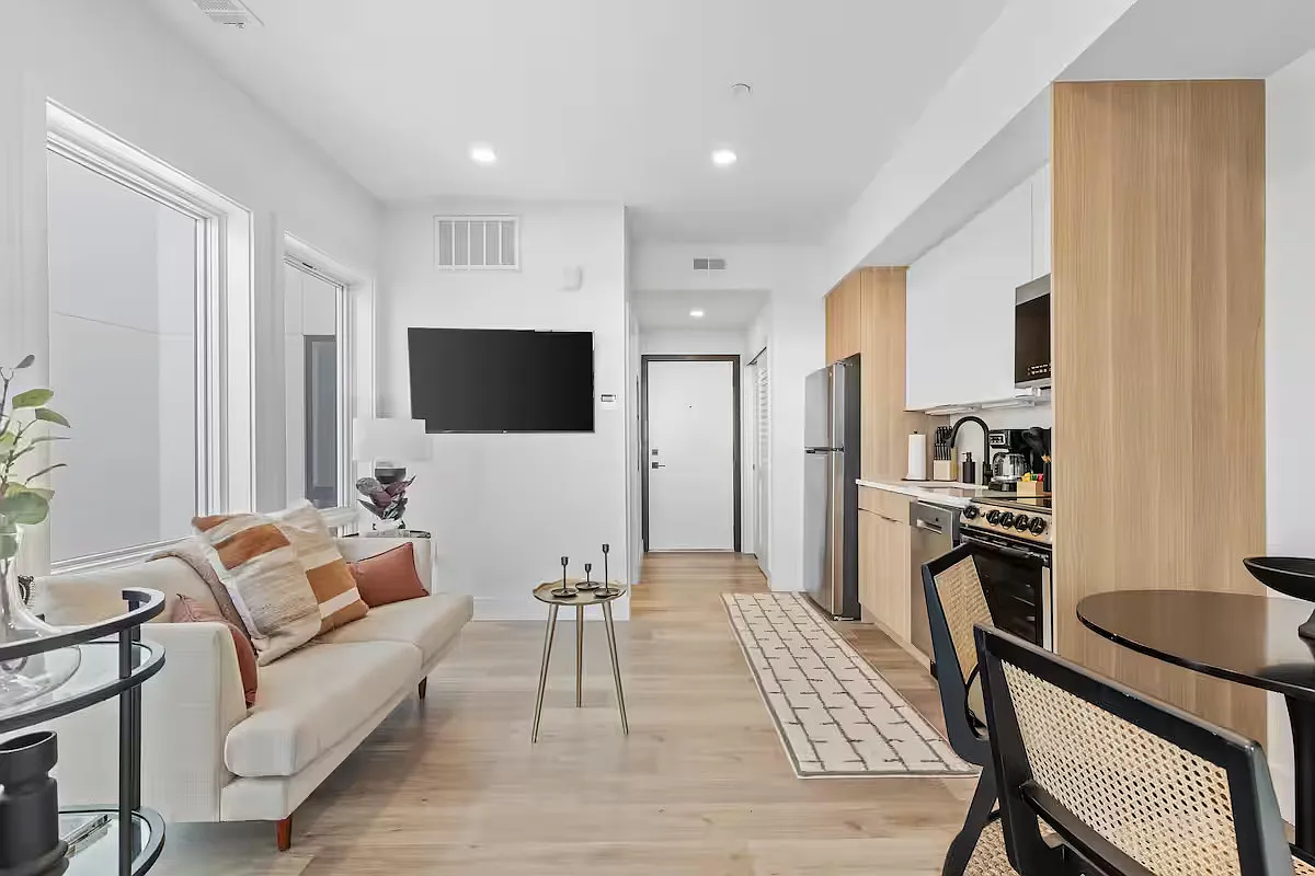 1 bed, 386 sqft, $2,000 — Photo 3