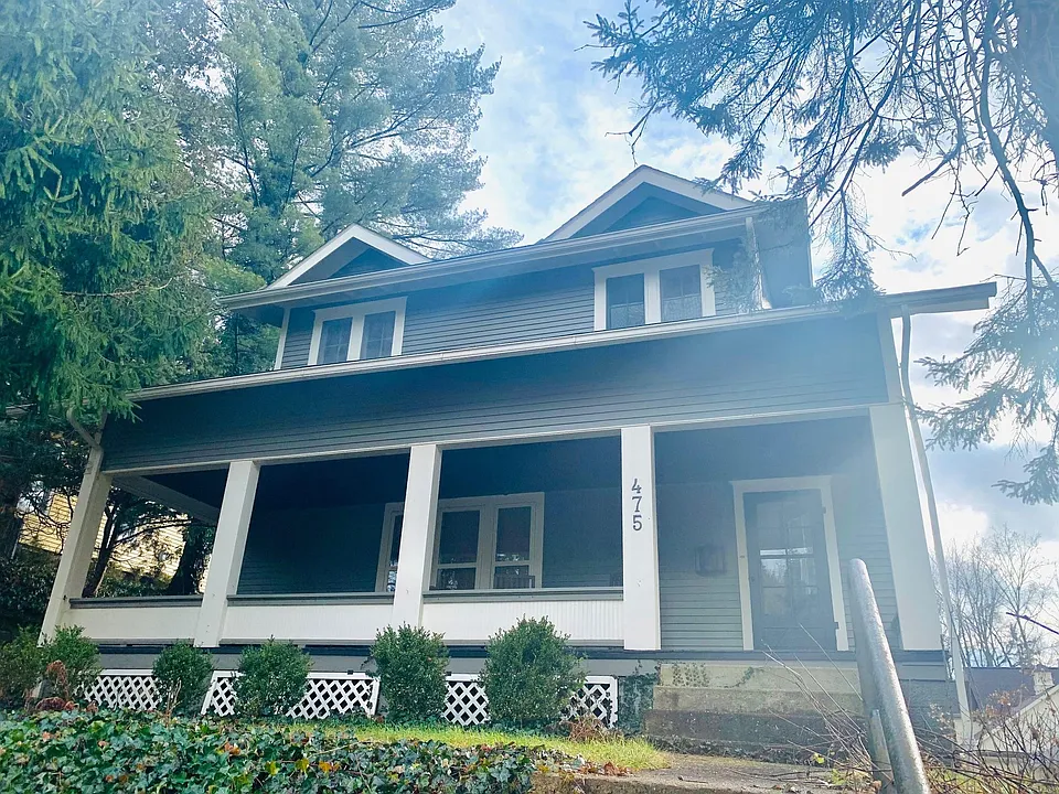 475 W Broadway