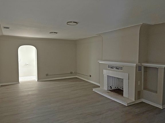 3rd image of 1014 Bloor Ave
