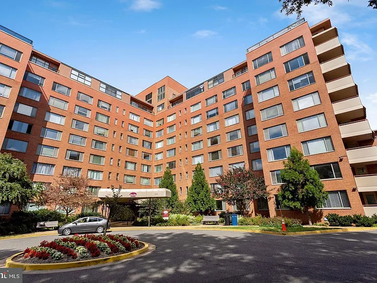 1111 Arlington Blvd #319 — Photo 46