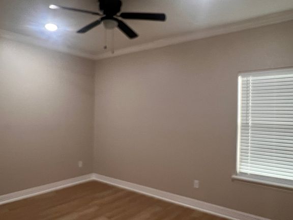 5th image of 1533 N Palace Ave