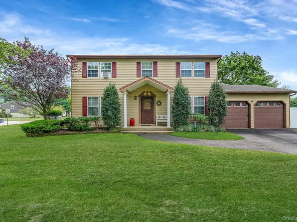 102 Camille Lane, East Patchogue, NY 11772